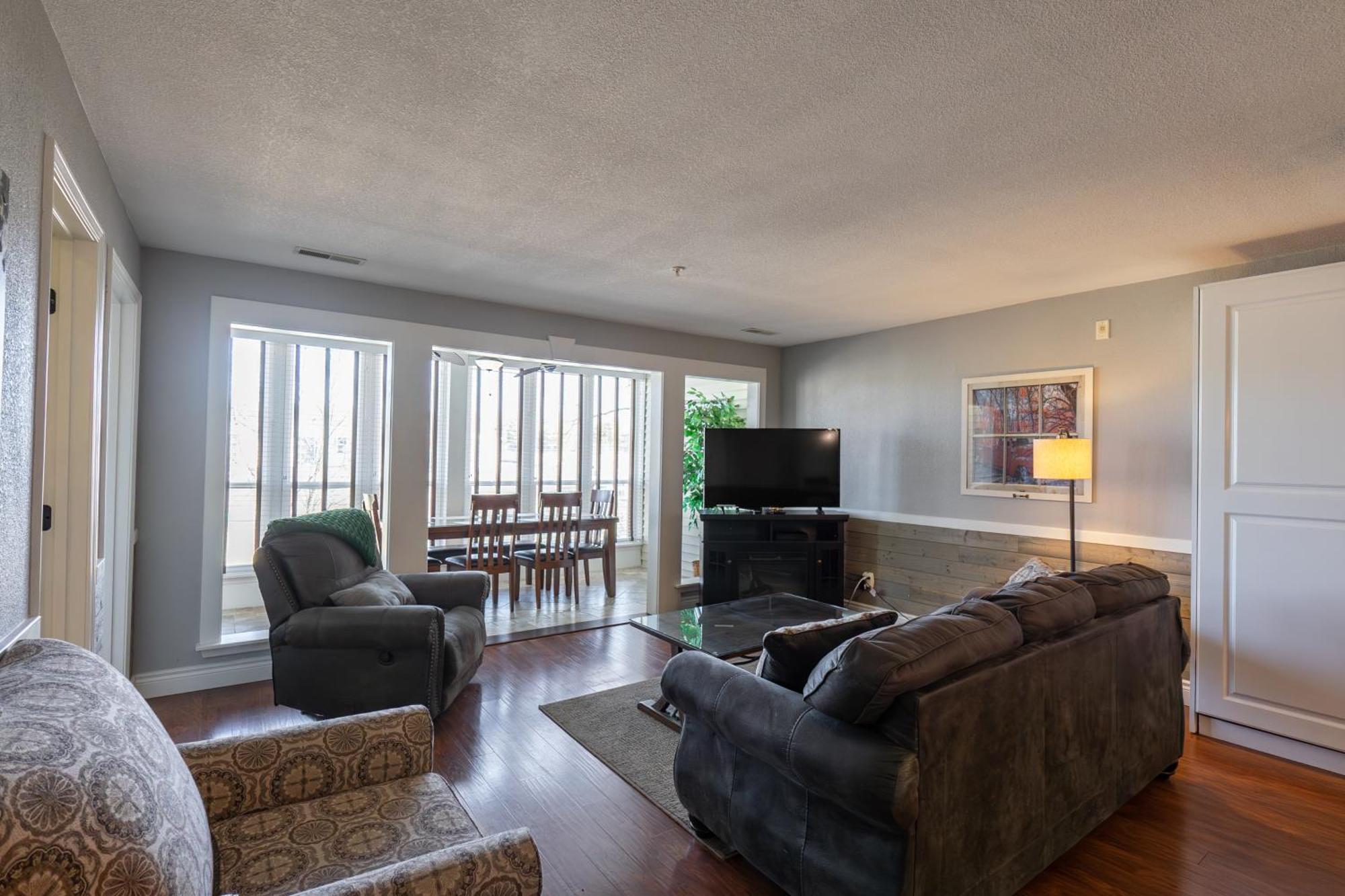 2Br Walk-In Condo - Near The 76 Strip - Free Wifi - Pool - Free Tickets Included - Clb-3 แบรนสัน ภายนอก รูปภาพ